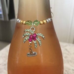 🌴Wine bottle charm